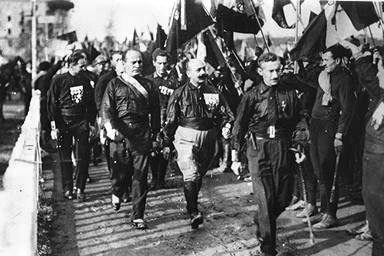 Mussolini marching to Rome with the blackshirts