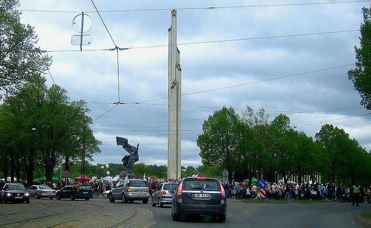 Памятник_Освободителям_Риги-3