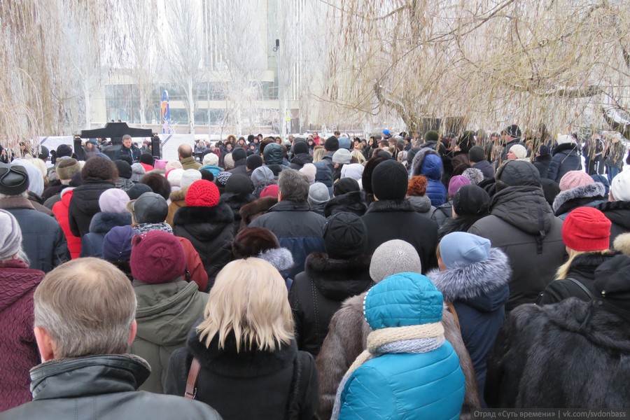 Сегодня общенациональный траур. Митинг в Донецке в память.