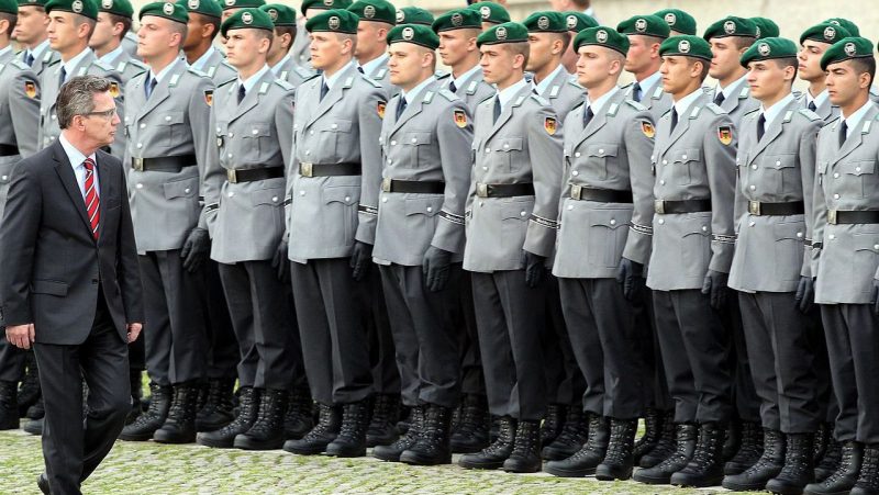German Defense Minister Thomas de Maizière inspecting the ranks of Bundeswehr recruits