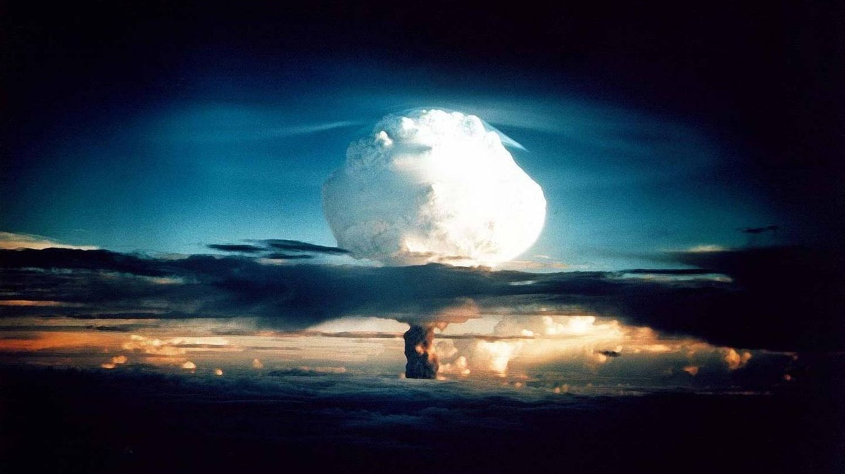 Image by (cc) WikiImages Nuclear mushroom