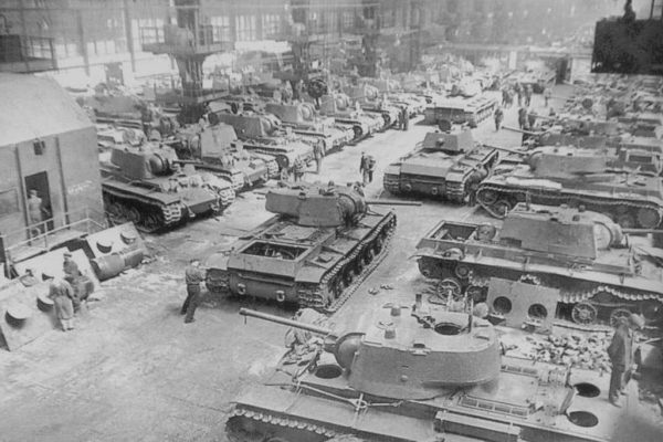 KV-1 tanks assembled at the Kirov Plant in Chelyabinsk, 1942