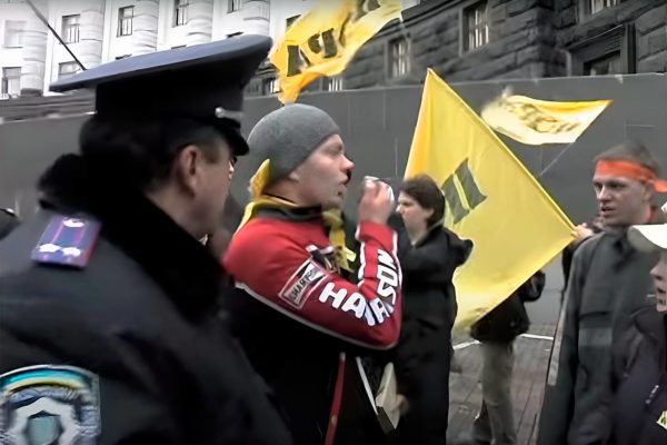 "Pora!" members on Maidan, 2004