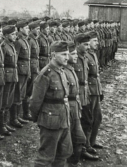 Die Schutzmannschaft Bataillon 201 (Roman Schuchewitsch im Vordergrund)