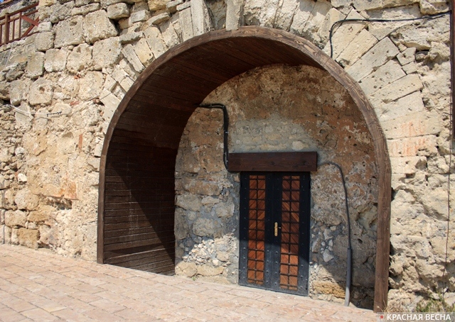 Bender fortress, entrance
