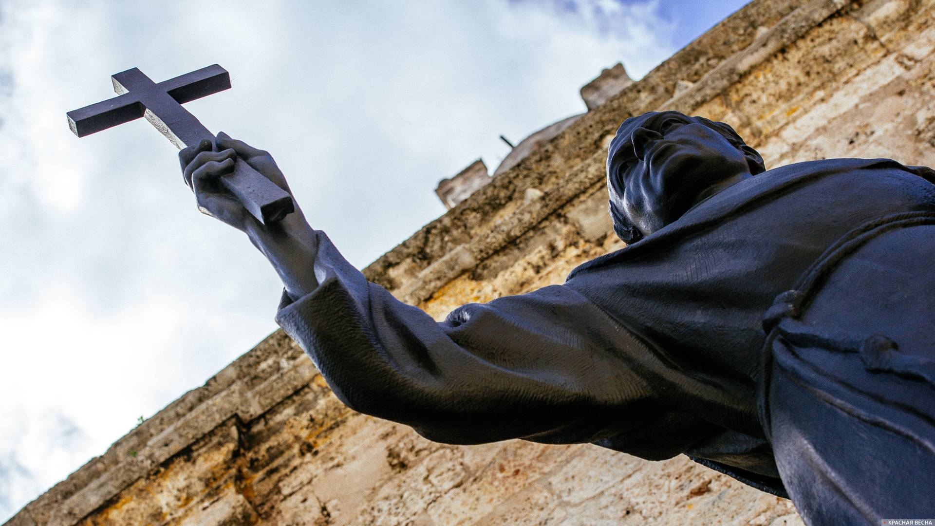 Image by Maxim Dodonov © Rossa Primavera Catholic Cross